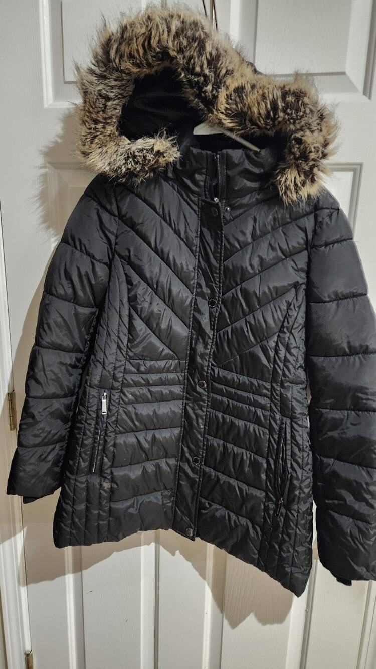 London Fog Women Sz M Blk Puffer Jacket Coat W/ Faux Fer Hood.
